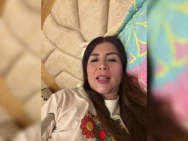 Qlona live cam on BongaCams