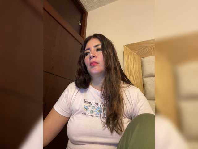 Qlona live cam on BongaCams
