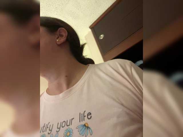 Qlona live cam on BongaCams