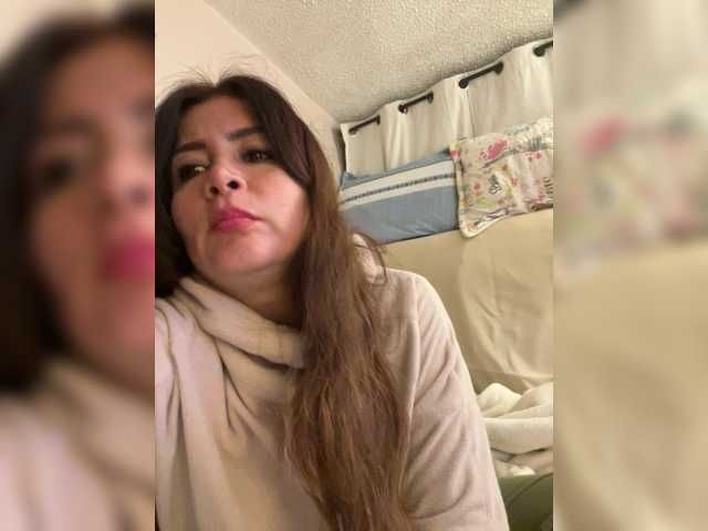 Qlona live cam on BongaCams