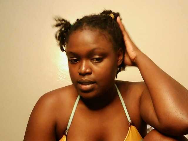 prettyness live cam on BongaCams