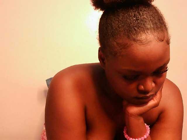 prettyness live cam on BongaCams