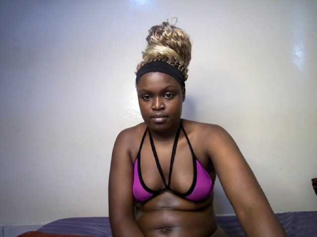prettyness live cam on BongaCams