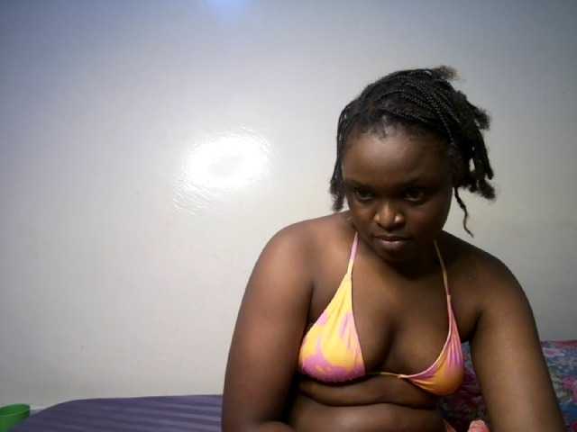 prettyness live cam on BongaCams