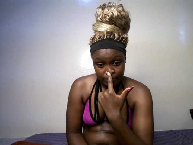 prettyness live cam on BongaCams