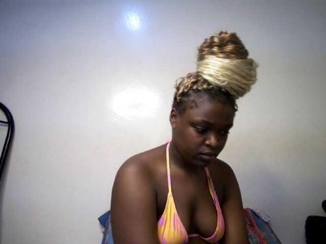 prettyness live cam on BongaCams