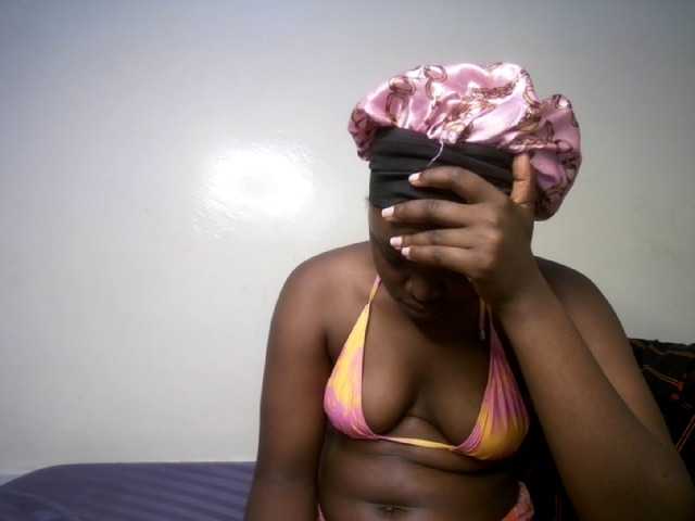 prettyness, live now on BongaCams