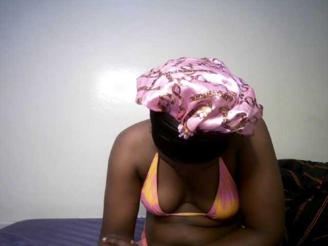 prettyness, live now on BongaCams