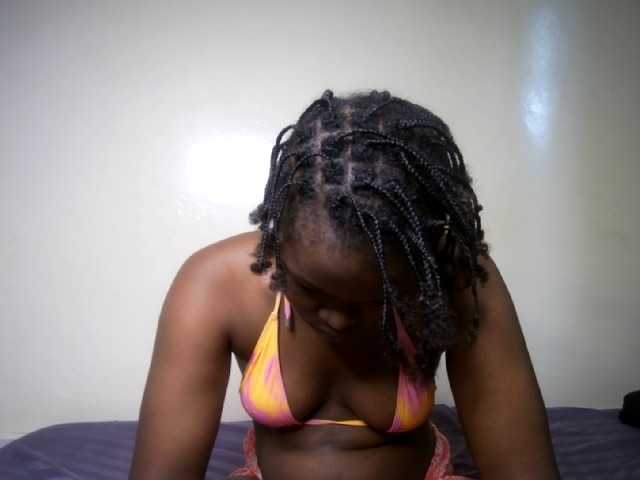 prettyness, live now on BongaCams