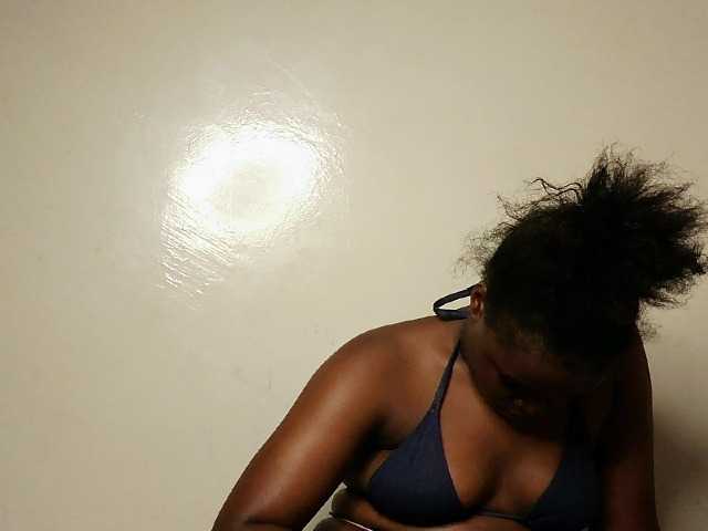 prettyness live cam on BongaCams