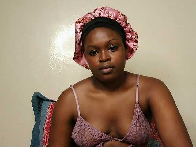 prettyness live cam on BongaCams