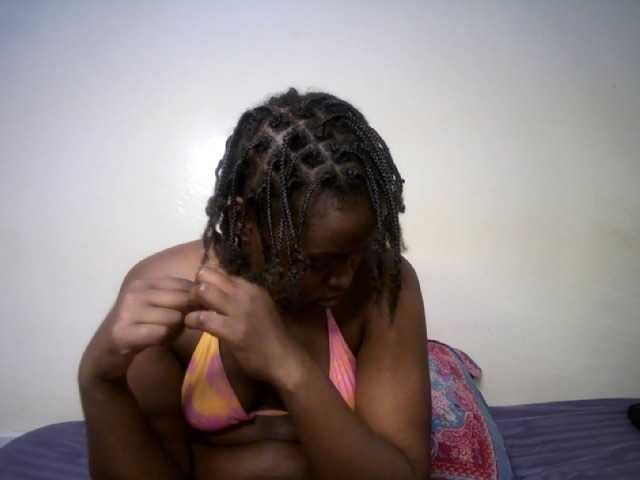 prettyness live cam on BongaCams