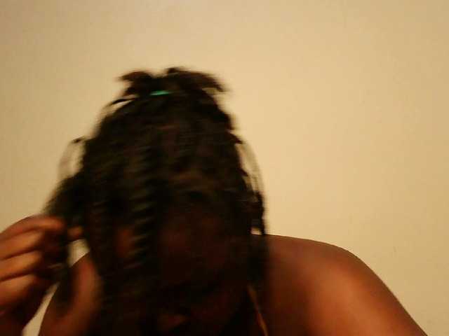 le modèle prettyness est en webcam porno dans un show sur le site bongacams, il possède les tags suivants: Ebony,Brunette,Trimmed