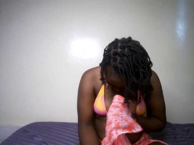 prettyness, live now on BongaCams