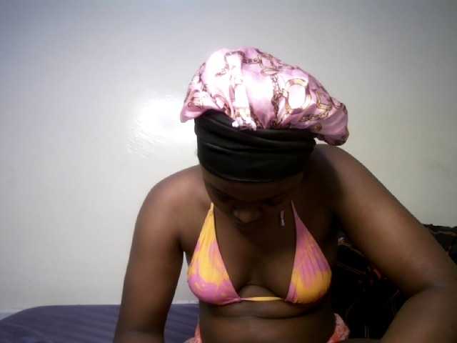 prettyness, live now on BongaCams