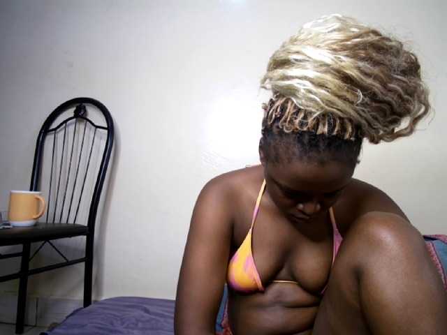 prettyness live cam on BongaCams