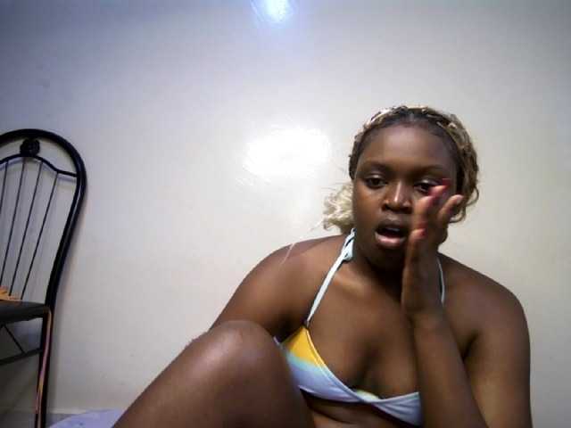 prettyness live cam on BongaCams