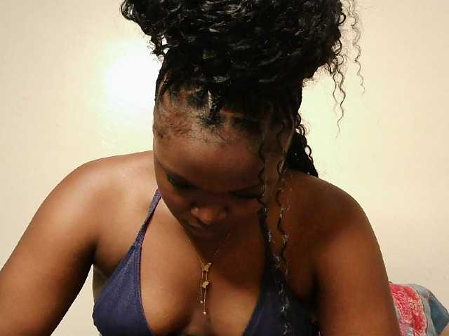 prettyness live cam on BongaCams