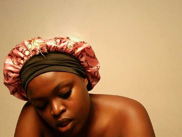 prettyness live cam on BongaCams