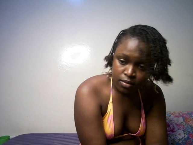 prettyness live cam on BongaCams