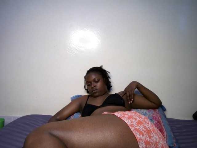 prettyness, live now on BongaCams