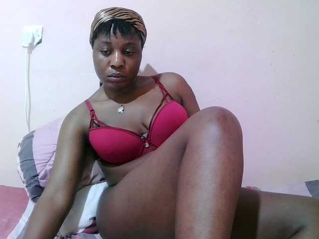 le modèle sexxy-freaky est en webcam porno dans un show sur le site bongacams, il possède les tags suivants: Ebony,Brunette,Hairy