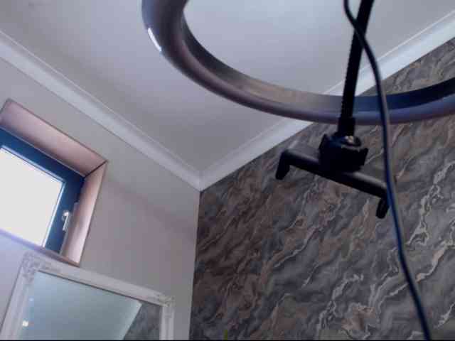 KrystalJade webcam