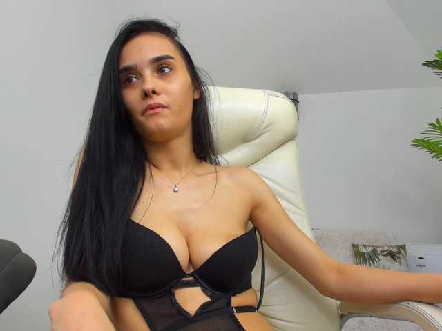AlyssaElla live cam preview