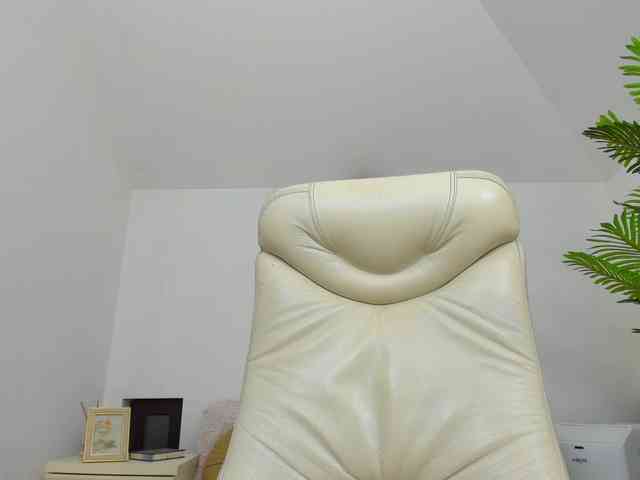 AlyssaElla webcam