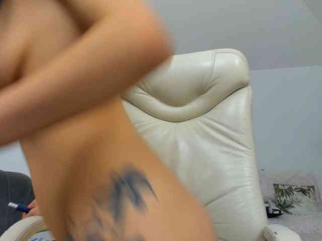 AlyssaElla webcam