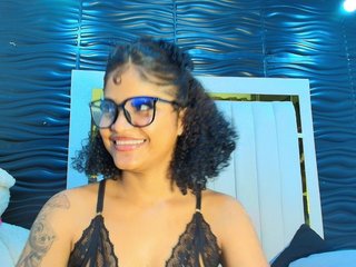 Perla-Brunettte Porn Show