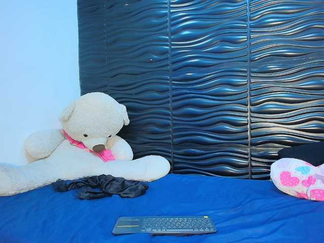 Perla-Brunettte live cam on BongaCams