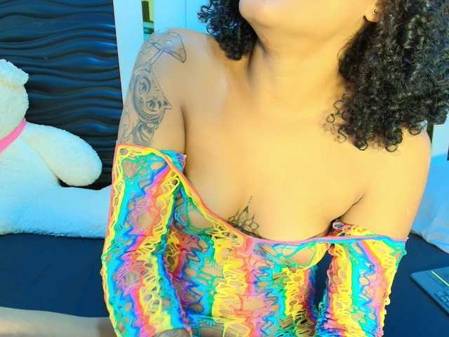 Perla-Brunettte live cam on BongaCams