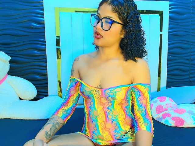 Perla-Brunettte live cam on BongaCams