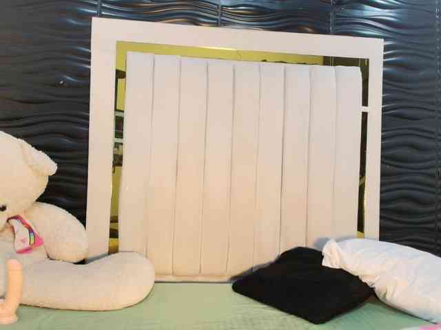 Perla-Brunettte webcam