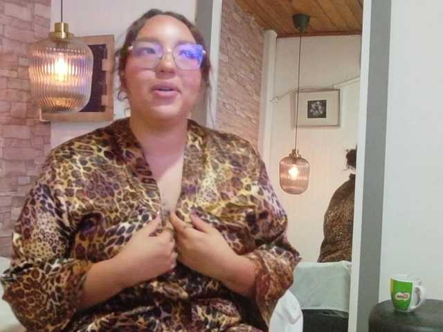 big-juicytits live cam on BongaCams