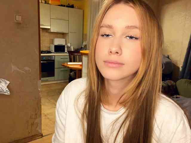 LovelyMargo webcam