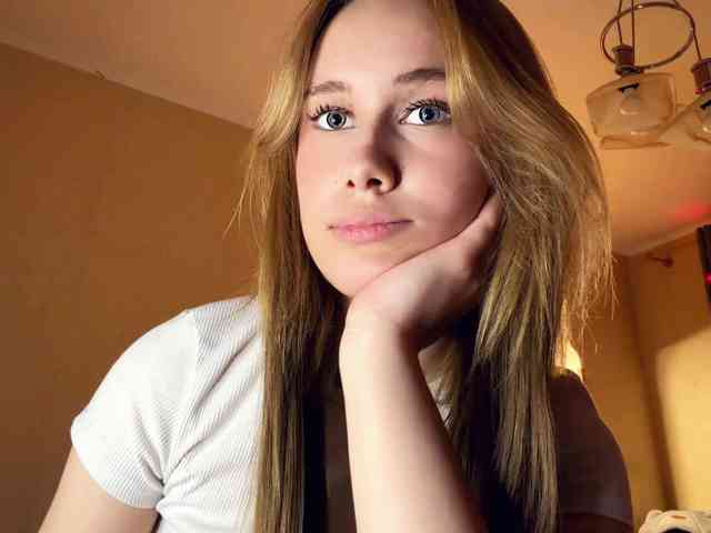 LovelyMargo webcam