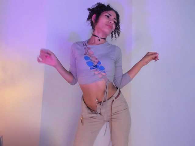 Lola-Bonnys live cam preview