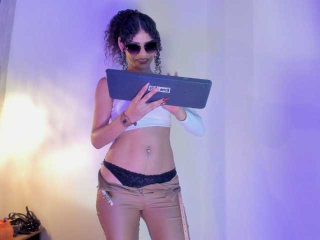 Lola-Bonnys live cam on BongaCams