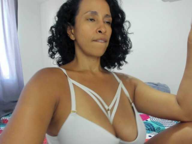 ThaliaGomex, en directo ahora en BongaCams