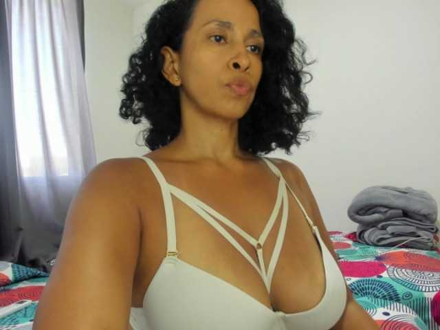 ThaliaGomex, en directo ahora en BongaCams