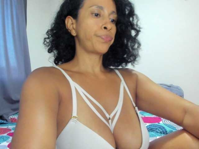 ThaliaGomex, en directo ahora en BongaCams