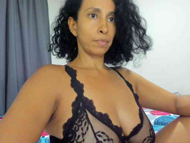 Model: ThaliaGomex