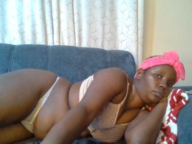 le modèle hornyprincesss est en webcam porno dans un show sur le site bongacams, il possède les tags suivants: Ebony,Brunette,Shaved