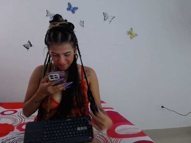 Alejababy live cam on BongaCams
