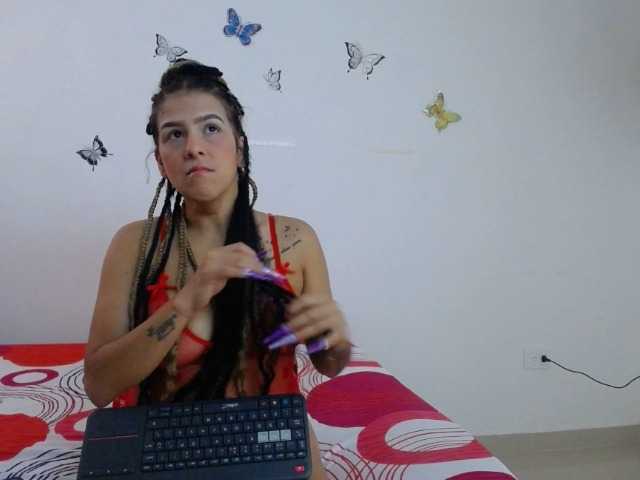 Alejababy live cam on BongaCams
