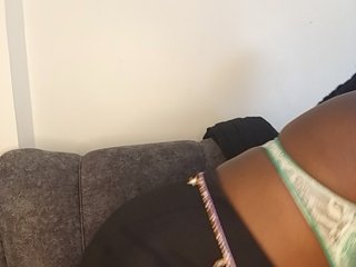 Suckmytirries's Live Webcam