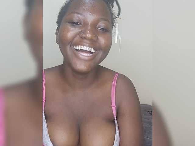 Suckmytirries live cam on BongaCams