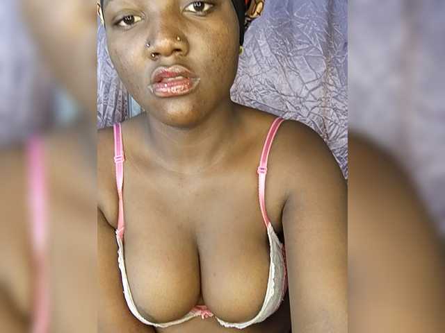 Suckmytirries live cam on BongaCams